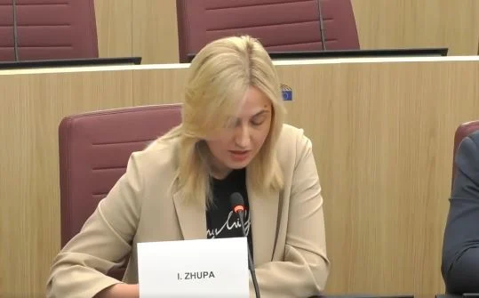 Ina Zhupa: Ligje me porosi për të fuqizuar klientët e pushtetit që përdoren për të tjetërsuar vullnetin e votuesve