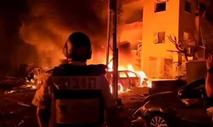 Irani nis një valë të re sulmesh me raketa ndaj Izraelit