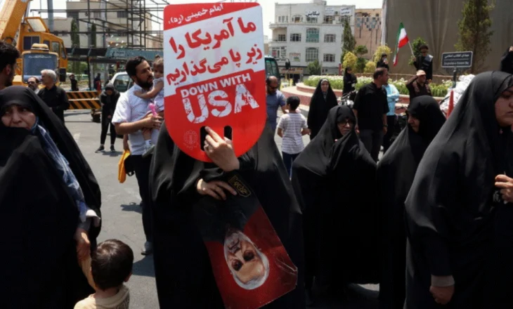 Irani paralajmëron Britaninë, SHBA dhe Francën: Do godasim anijet dhe bazat, nëse nuk ndalen sulmet izraelite
