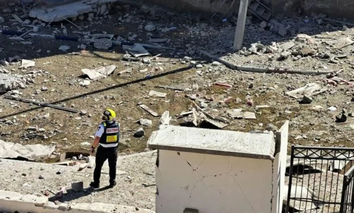 Irani sulmon Izraelin me breshëri raketash, plagosen 17 persona