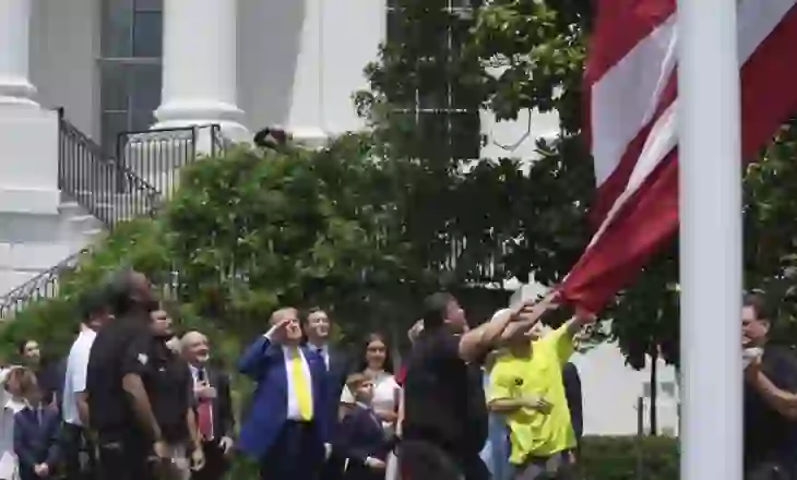 Ish-shefi i kabinetit: Flamujt e rinj të Trump-it në Shtëpinë e Bardhë mund të jenë të rrezikshëm