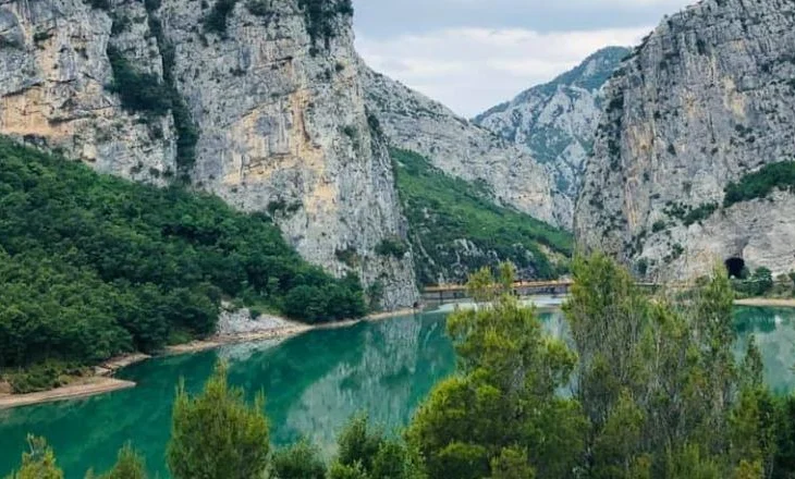 Ishte duke u larë, mbytet 22-vjeçari në lumin Mat pranë Shkopetit