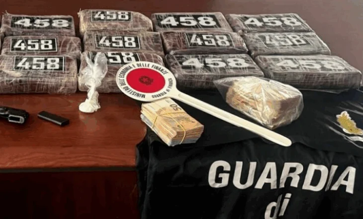 Itali, shqiptarit i gjendet kokainë me vlerë 2.5 mln euro dhe mbi 50 mijë euro cash! Gjykata i cakton ‘arrest shtëpie’