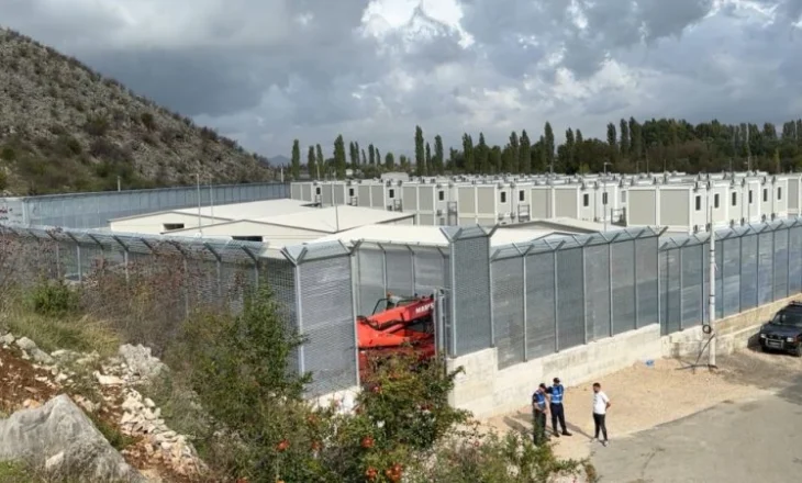 Italia sjell edhe 30 refugjatë në Gjadër/ Ministria tender për mjete të mbrojtjes nga zjarri për punonjësit…