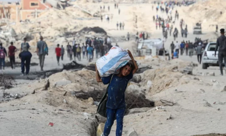 Izraeli mbyll rrugën kryesore për ndihma në Gaza, palestinezët që kërkojnë ushqim vazhdojnë të vriten në sulmet izraelite