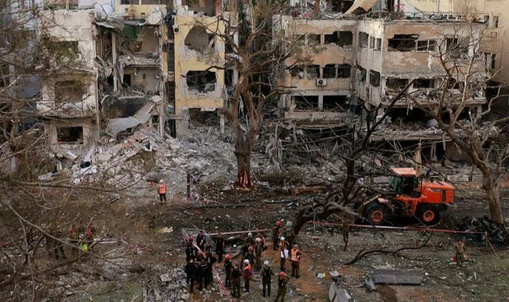Izraeli paralajmëron goditje të reja në Teheran, udhëzon civilët të evakuohen