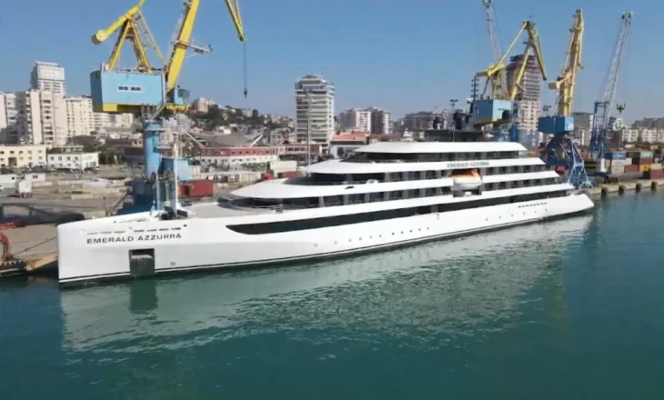 Jahti luksoz ndalet në Durrës, “Emerald Azzurra” ka sjellë 83 turistë