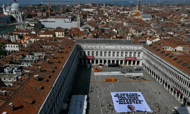 Jeff Bezos ndryshon vendin e dasmës, “fitore” për protestuesit në Venecia
