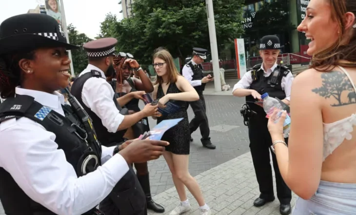 “Jemi këtu për të dalluar burrat grabitqarë”/ Policia britanike patrullon koncertin e Dua Lipës në Wembley për të mbrojtur gratë 