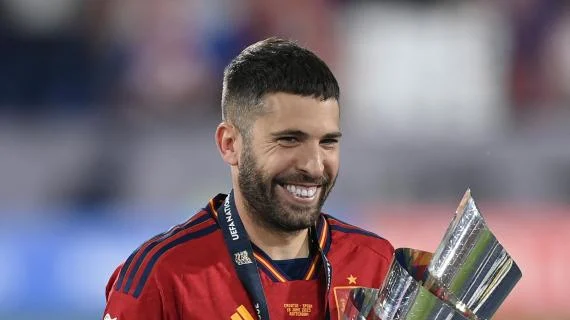 Jordi Alba mezi pret të ritakohet me Luis Enrique: Është më i miri në gjithçka