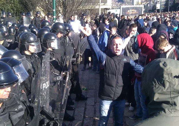 Kaosi në Bosnjë dhe Hercegovinë sapo u përkeqësua, pse ndikimi i Rusisë po rrit tensionet politike