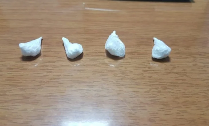 Kapet ‘mat’ duke shitur doza kokaine në tabakinon e tij, arrestohet 43-vjeçari në Lushnjë