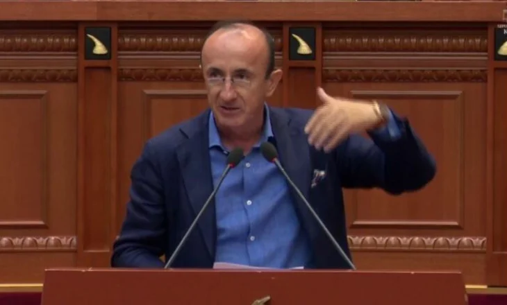 “Kemi dështuar ta mbajmë rininë këtu”, Sula godet maxhorancën dhe opozitën në Kuvend: Jepuni të rinjve kredi të buta..