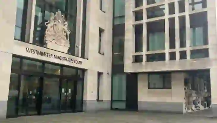 Kërcënoi një vajzë me foto intime, kapet në Londër shqiptari i kërkuar nga Interpol Tirana