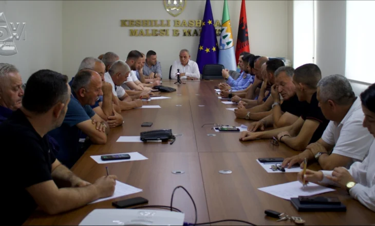 “Kërkuam përgjegjësi dhe bashkëpunim”, kryebashkiaku Marinaj dhe drejtori i UKSH Lesha takim për ujin e pijshëm