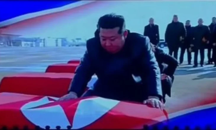 Kim Jong-un nderon ushtarin e rënë në Rusi, miraton vendosjen e trupave në Kursk