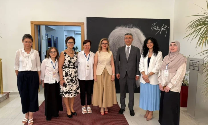 Klodiana Gjata, drejtoresha e Bibliotekës “Dritëro Agolli”, mirëpret ambasadorin e Azerbajxhanit për forcimin e marrëdhënieve kulturore