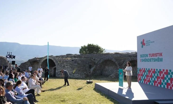 Koçiu e Kumbaro në Berat: Shërbim shëndetësor sa më pranë pushuesve, 36 qendra të hapura deri më 30 shtator