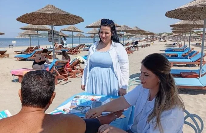 Koçiu: Ekipet shëndetësore në gatishmëri të pushuesve në plazhet nga veriu, në jug