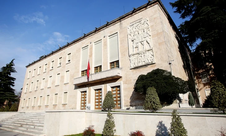 Koha për ndërtim/ Këshilli i ministrave miraton ndërtimin e centralit te energjisë elektrike dhe fotovoltaike
