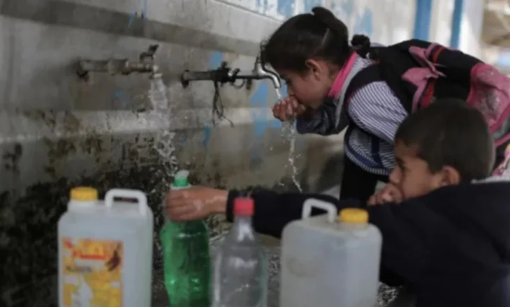 Kolaps në sistemin e ujit në Gaza! UNICEF: Gjysmë milionë njerëz që po vuajnë nga uria