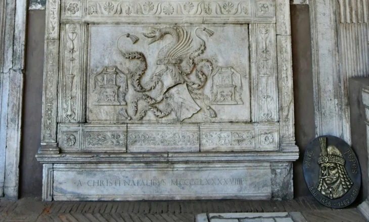 Konti Drakula mund të jetë varrosur në qendër të Napolit
