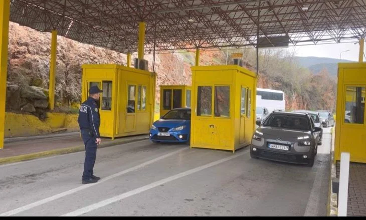 Kontrabandë alkooli nga Greqia, ‘Drinks’ prangos shoferin! Nën akuzë edhe 3 doganierët e Kapshticës