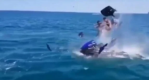 Kreu manovra të rrezikshme me jet ski, një tjetër turist përfundon në spital në gjendje të rëndë
