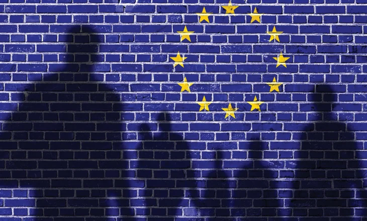 Kriza e emigracionit në Europë e ka kaluar kulmin, por mbetet ende një problem i madh