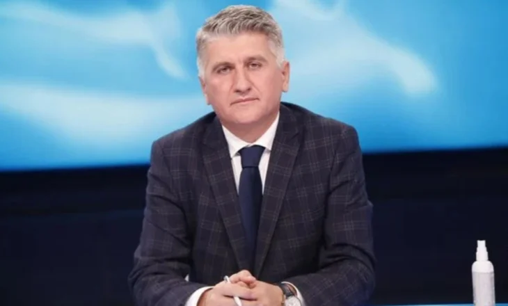 Kronike e dites se pare ne Akademine e Rilindjes/ Satira e Gjekmarkajt: Nga nxënësit me përparëse Ervin Hoxha, Gonxhe e Sara Mile tek akademiket Fatmiri e Brace e deri te keqkuptimi me akademiken Bora