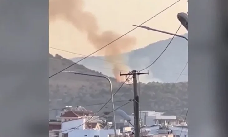Ksamili në flakë, banorët shuajnë zjarrin me krahë, nuk ka rrugë të hyjë zjarrëfikësja