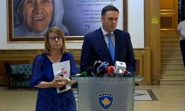 Kurti dështoi në takimin me krerët e partive të Kosovës, Krasniqi: Kurti ka mendime të çuditshme