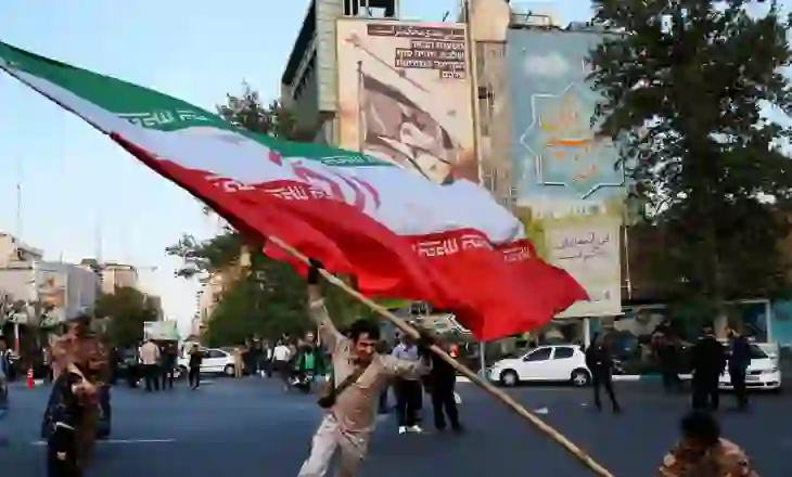 Kush po e shtyp regjimin e Ajatollahëve? Loja e Mossadit dhe “fantazma” e Shahut mbi Iranin