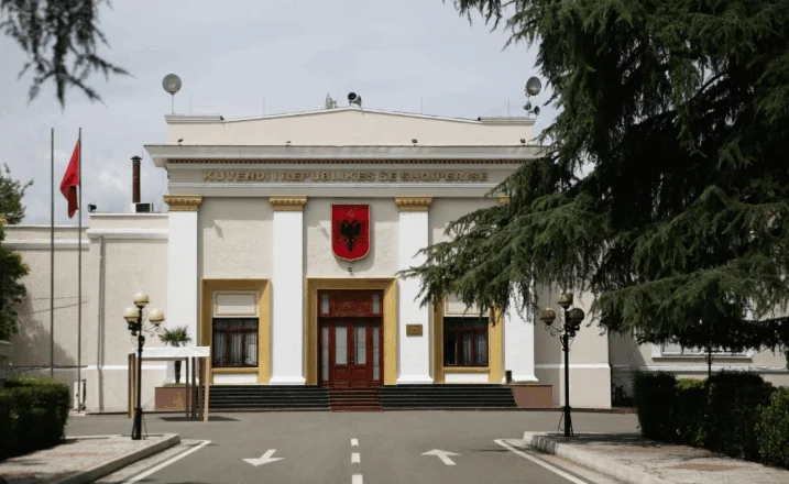 Kush rri e kush ikën nga qeveria në shtator?