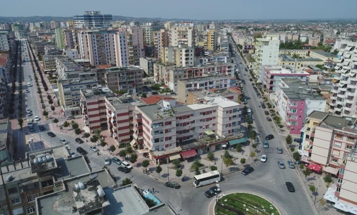 Kushtet e vështira në fshat po rrisin çmimet e banesave me qira në Fier