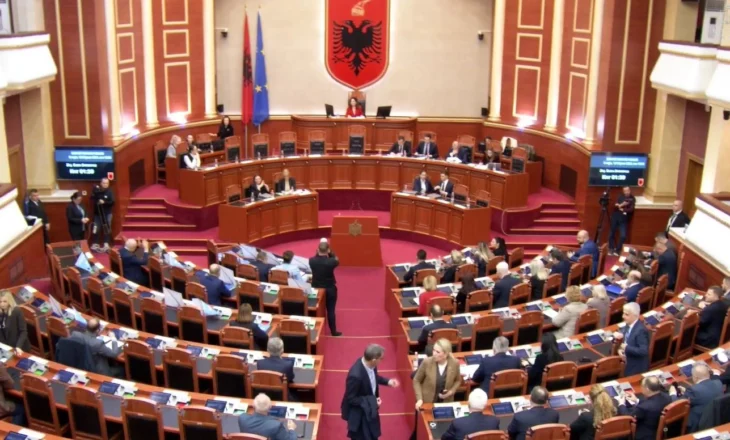 Kuvend/ PSD e Tom Doshit shpëton mazhorancën për miratimin e projektligjit për enegjinë në ndërtesa