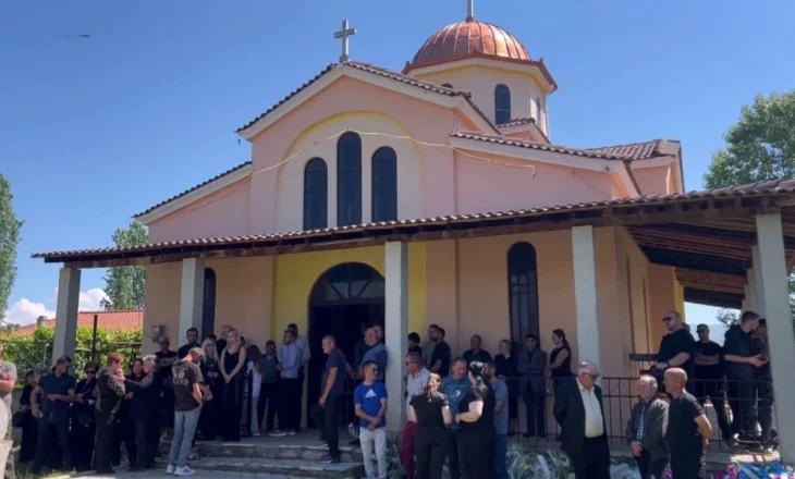 Lamtumira për priftin në Korçë, pak ditë më parë pësoi lëndime të rënda pas rrëzimit nga çatia e një kishe