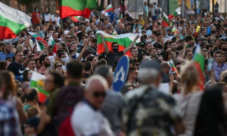 ‘Larg duart nga monedha jonë!’/ Protesta në Bullgari, qytetarët kundër kalimit në euro