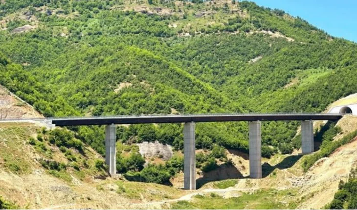 Lehtësohet qarkullimi drejt juglindjes/ Rruga Tiranë–Korçë shkurtohet me 30 minuta, përfundon segmenti i shumëpritur