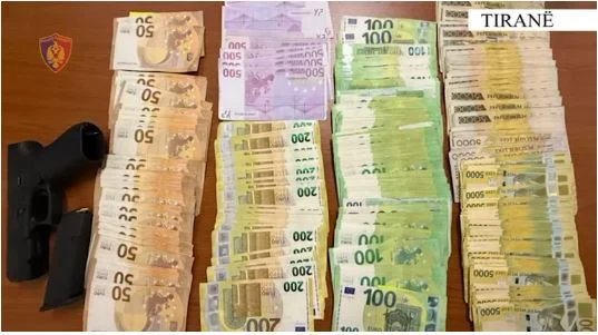 Lëviznin të armatosur dhe me 40 mijë euro me vete, arrestohen dy persona në Tiranë, paratë dyshohen…