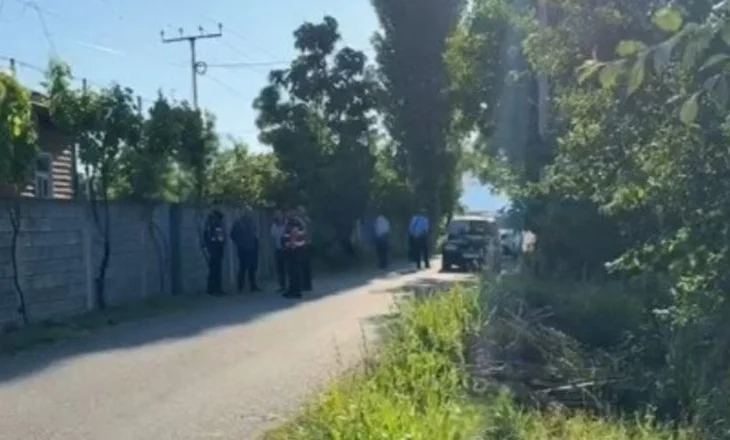 Lezhë/ Gjendet i vrarë në makinë 57-vjeçari në oborrin e banesës! Një vit më parë i vranë vëllanë në Belgjikë