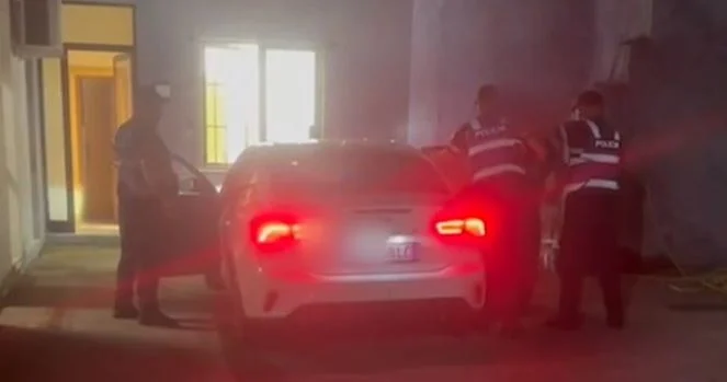 Librazhd/Tentoi të digjte me benzinë fqinjin pas një konflikti,arrestohet 32-vjeçari