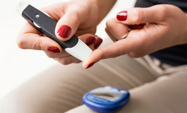 Lidhja Midis Dhimbjes së Kokës dhe Sëmundjes së Diabetit – Si t’i Parandaloni?