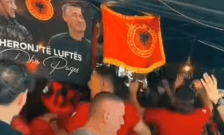 LIVE/ Shpërthen festa në Tiranë për ndeshjen Shqipëri-Serbi, turma e tifozëve nuk ndalet: UÇK, UÇK, UÇK! (VIDEO) 
