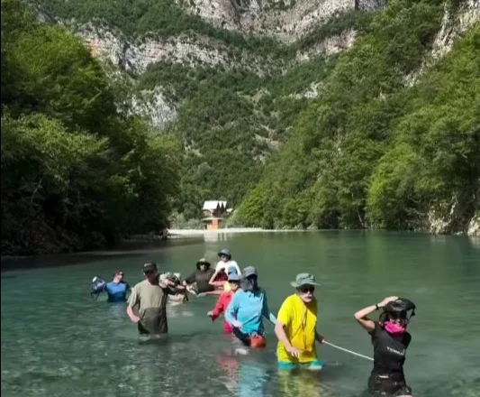 Lumi i Shalës, për turistët që kërkojnë eksperienca magjike gjatë pushimeve (VIDEO)