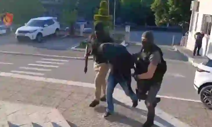 Magazina ku falsifikoheshin stampat e veshjeve, arrestohen dy administratorët
