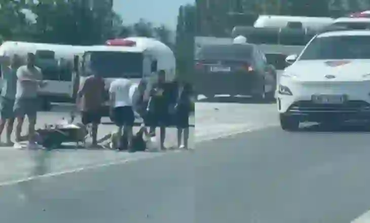 Makina e policisë kaloi pranë të plagosurit në ‘Lezhë-Milot’ dhe nuk ndaloi, ja reagimi zyrtar