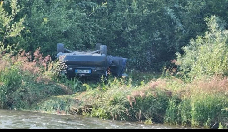 Makina përfundoi në kanal te “Rruga e Arbrit”, shoferi ishte shpallur i zhdukur