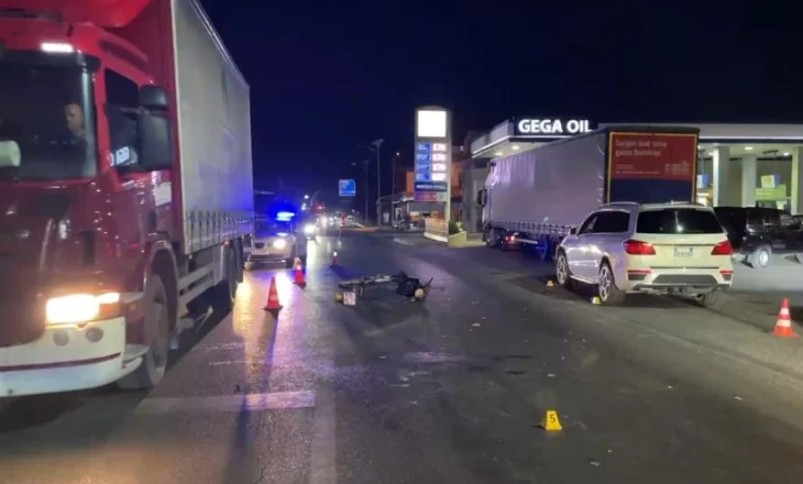Makina përplas motoçikleten në dalje të Lezhës, plagoset drejtuesi