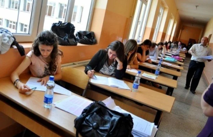 Maturantët sot në provimin e fundit, 27 mijë nxënës testohen në Lëndët me Zgjedhje
